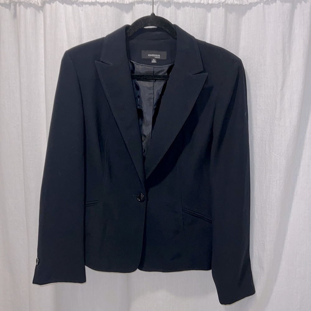 Jones Wear black lined blazer